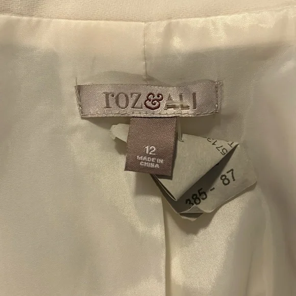 Roz & Ali Cream & Gold Blazer - 12 - Picture 4 of 6